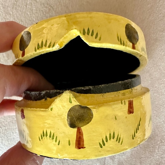 Hand Painted Calico Cat Trinket Box w/notched lid. Made in India. - Picture 5 of 10